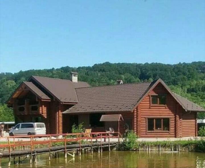 На Ставку Vila Vyzhnytsya Exterior foto